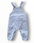 Eine Krabbelhose aus einem Bettanzug gefertigt. Upcycling