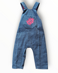 Krabbelhose aus einer Arbeiterhose gefertigt, mit einem roten Marienkäfer verziert