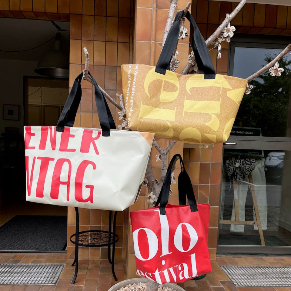 Upcycling aus Werbeblachen