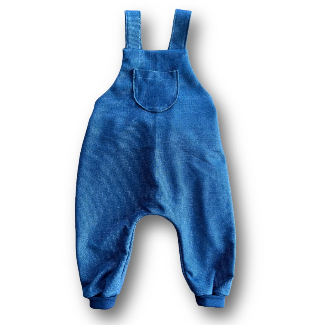 Krabbelhose aus einem Stück weicher Jeans