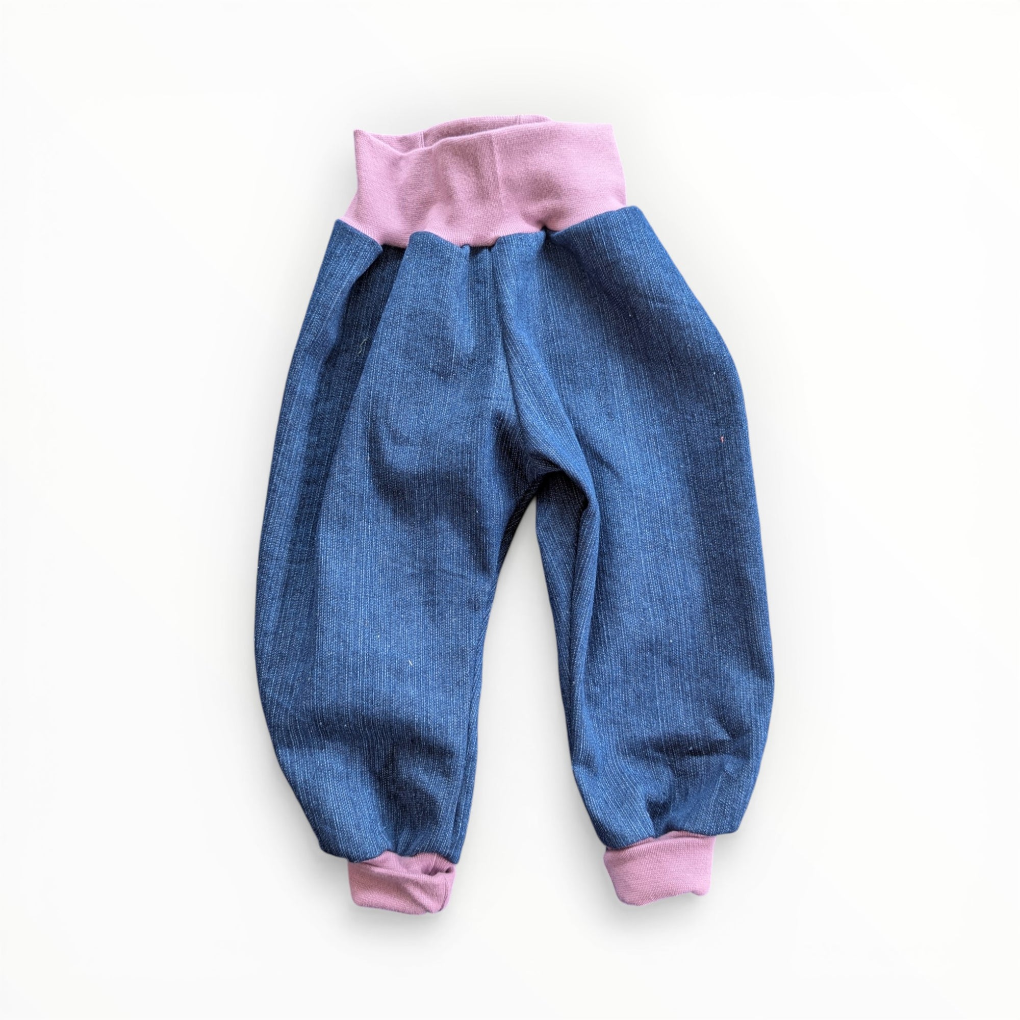 Mädchen Jeans-Pumphose mit violetten Bündchen aus Baumwolljersey in Grösse 80 von Petite Jeanne