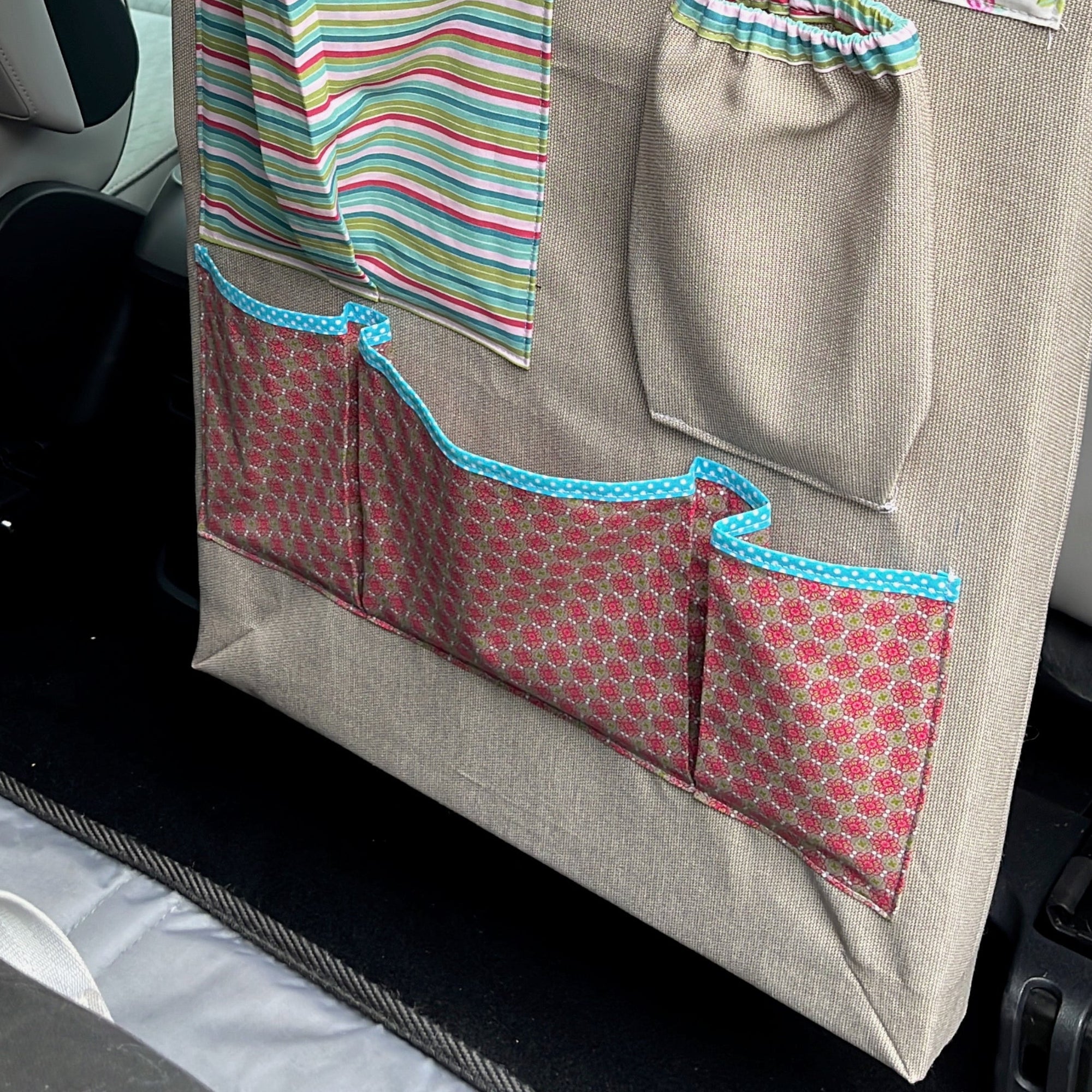 Auto-Organizer in zarten Pastelltönen