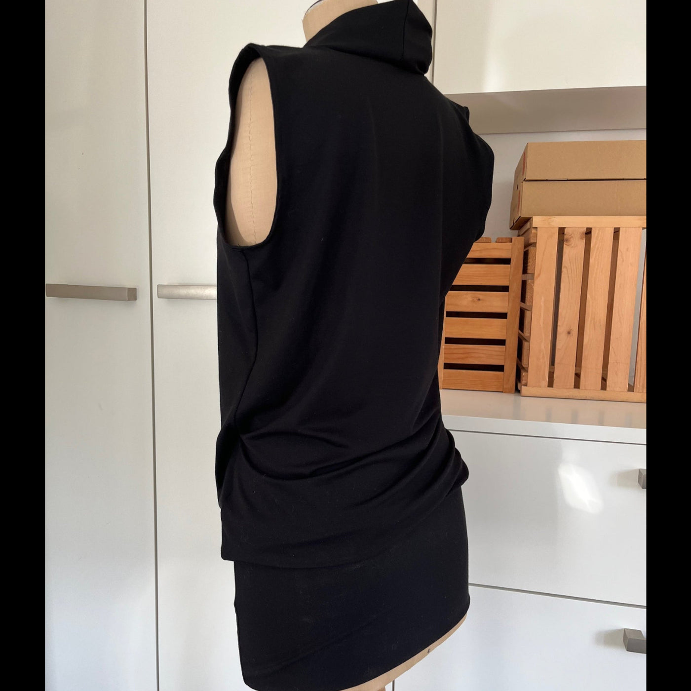 Rückenansicht vom Wickelshirt 