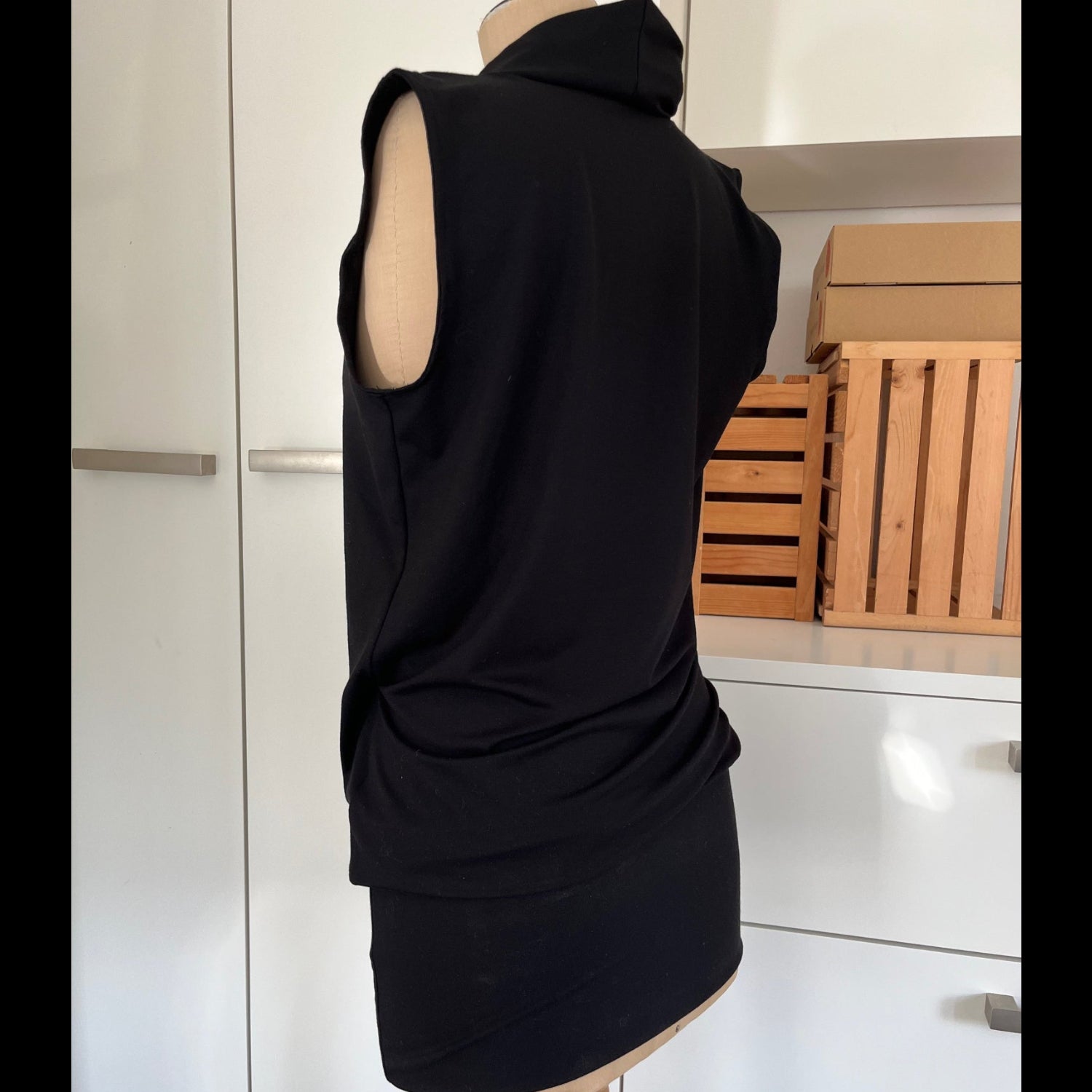 Rückenansicht vom Wickelshirt 