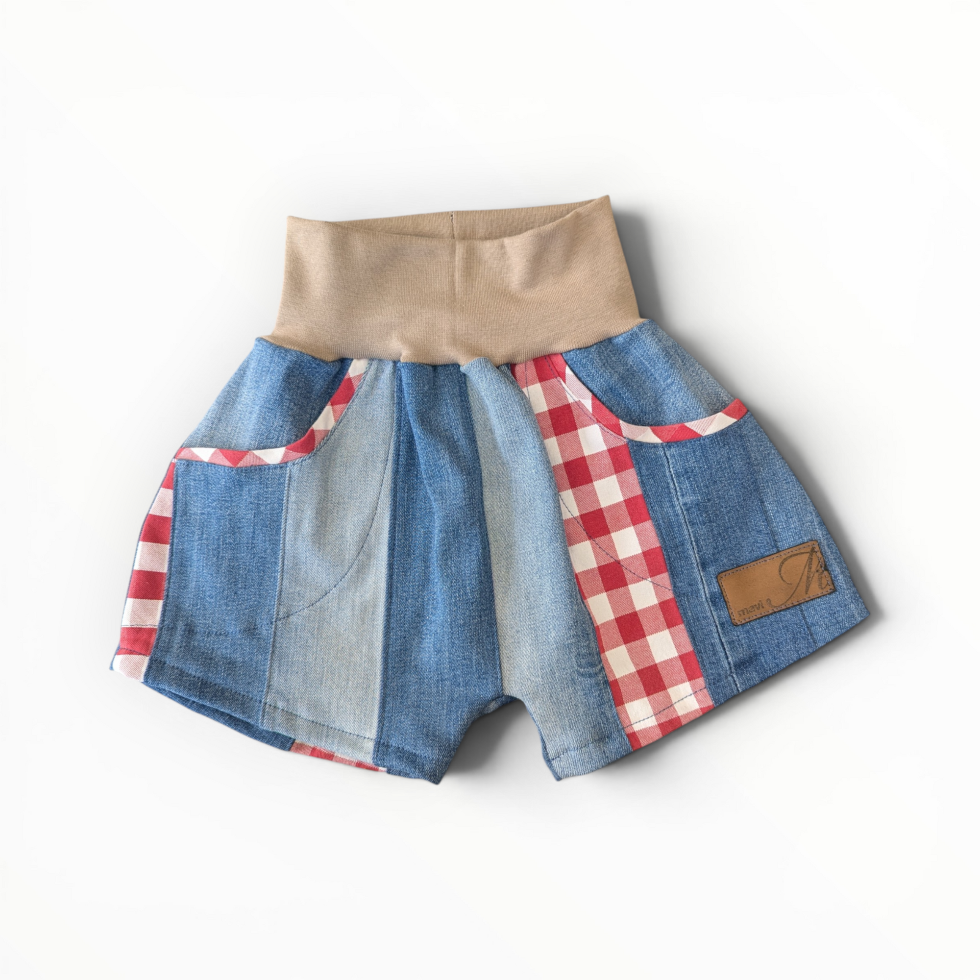Jungen kurze Hosen aus Jeans und rotweisskariert in Grösse 116 vorne von Petite Jeanne