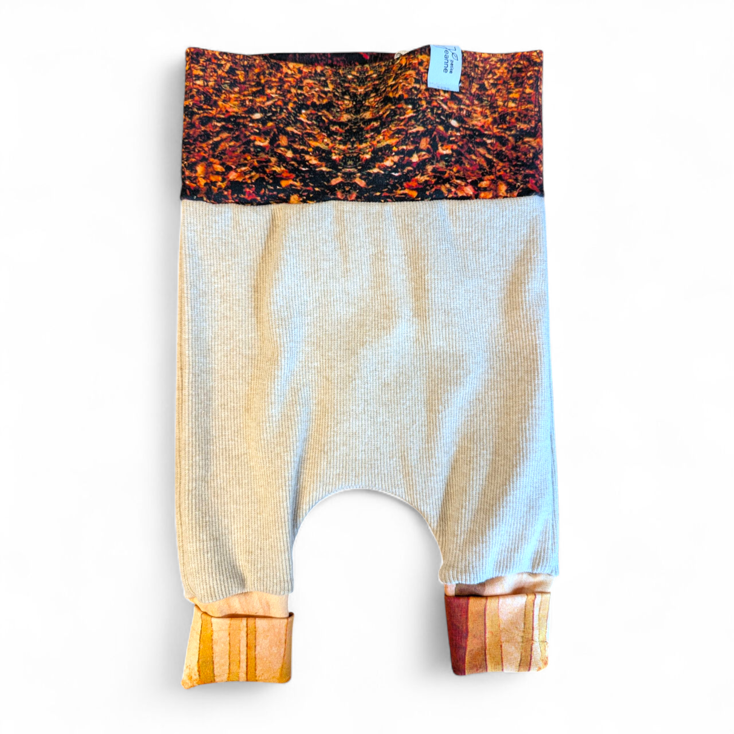 Erstlingshose aus beidem Rippjersey mit orange-bunten Bündchen