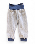Graue Babyhose aus flauschigem Jersey
