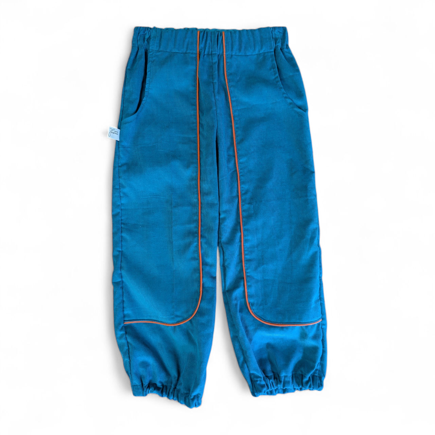 Kinderhose aus Feincord mit aufgesetzten, extralangen Taschen