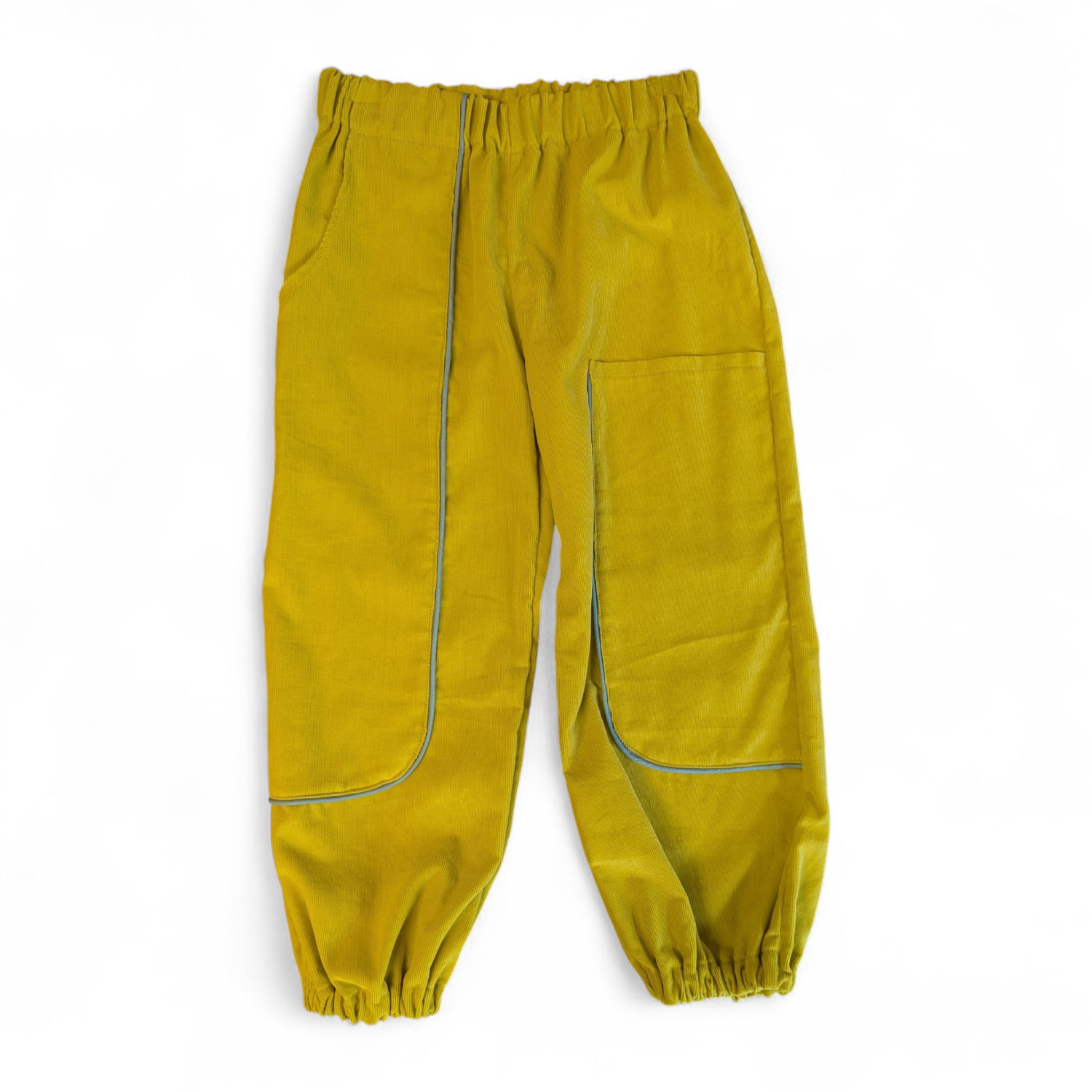 Kinderhose in senfgelb aus Feincord mit aufgesetzten, extralangen Taschen