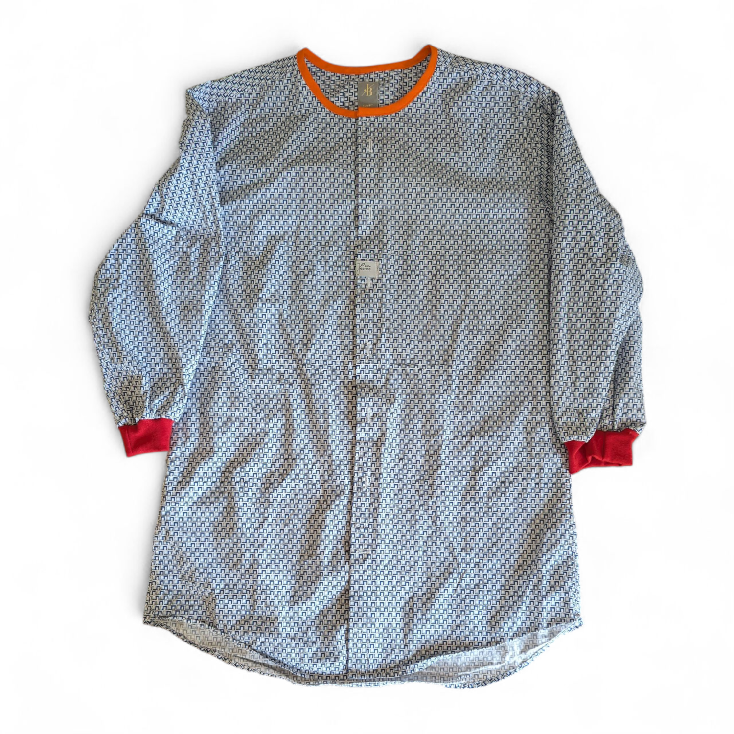 Altes Herrenhemd  umgenäht in eine Kindermalschürze mit Bördchen