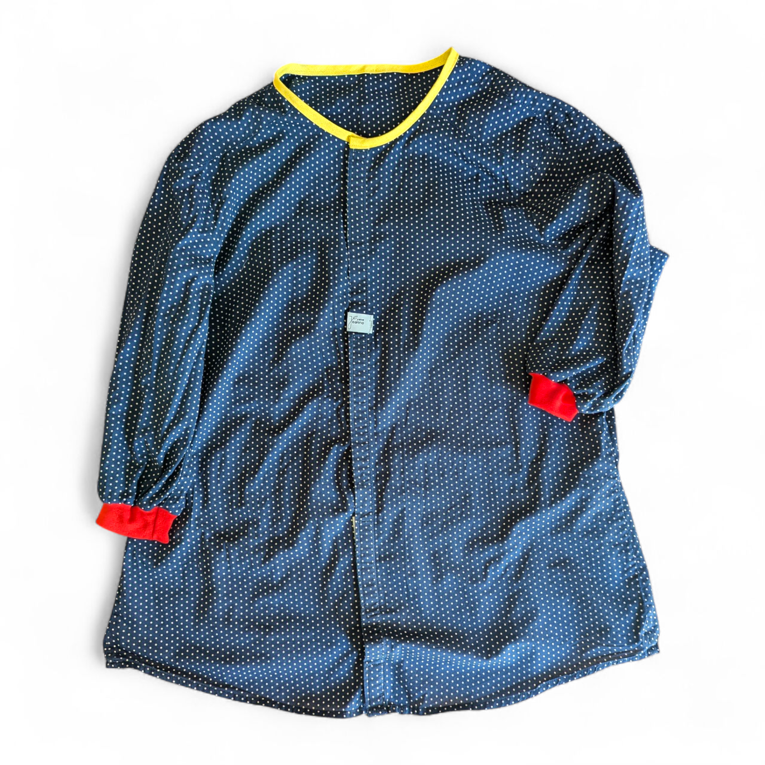 Umgenähte Malschürze aus einem alten Herrenhemd – schlichtes Upcycling für den Kindergarten und die Schule