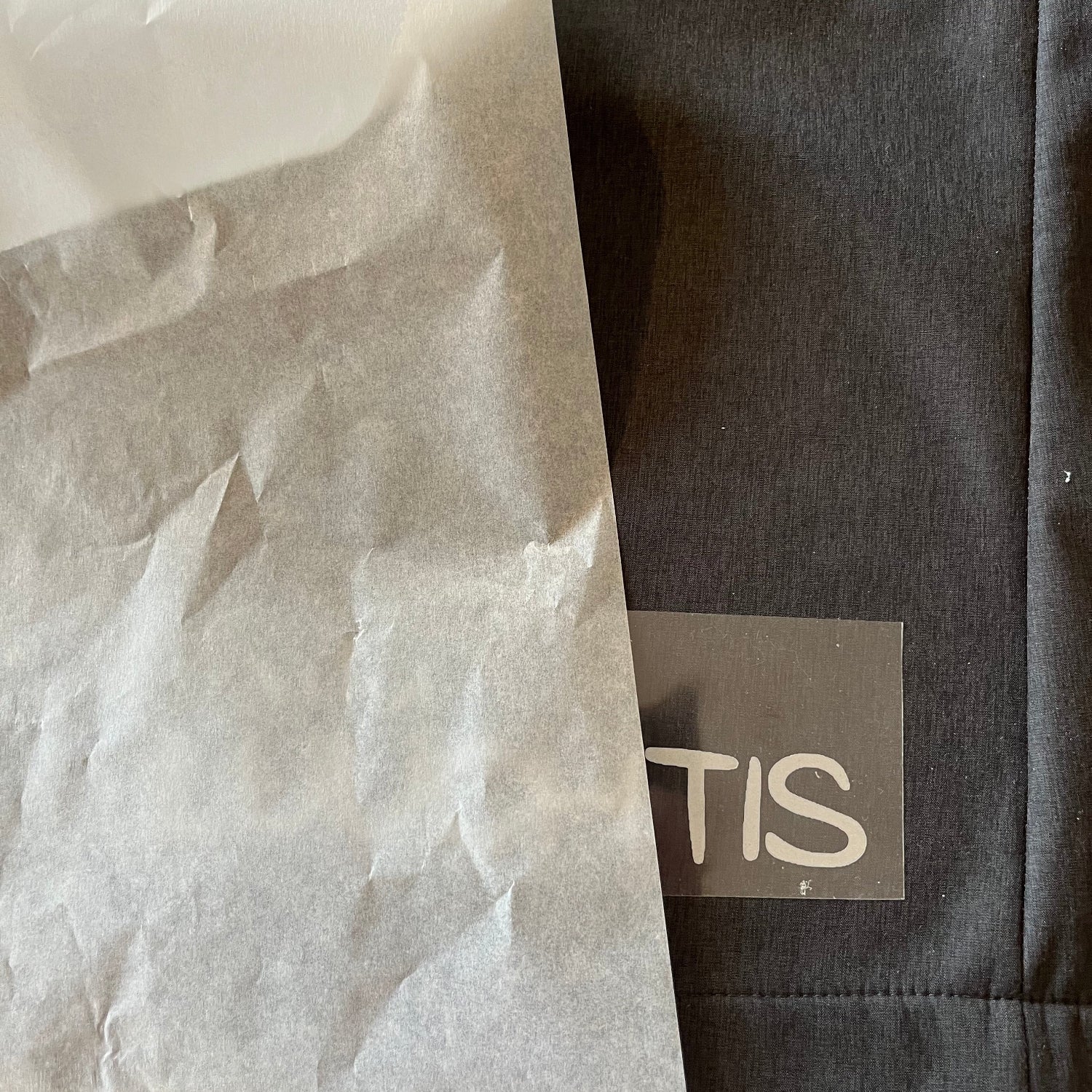 Anbringen der lichtreflektierenden Folie: Abdecken mit Backpapier