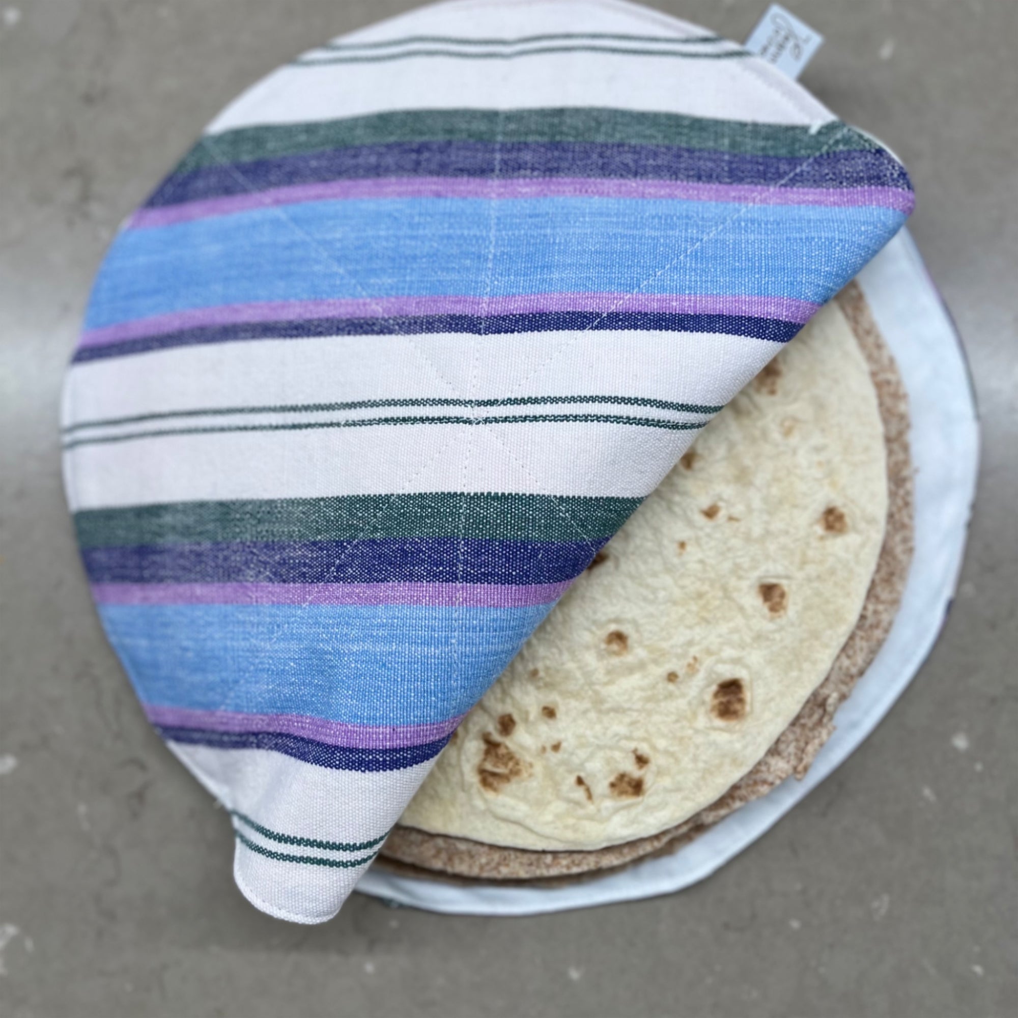 Halboffener upcycling Tortillawärmer mit frischen Tortillas