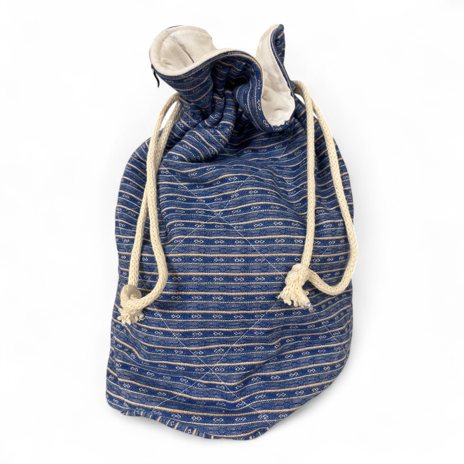 Gschwelltisack aus einem blauen, antikem Hemdenstoff