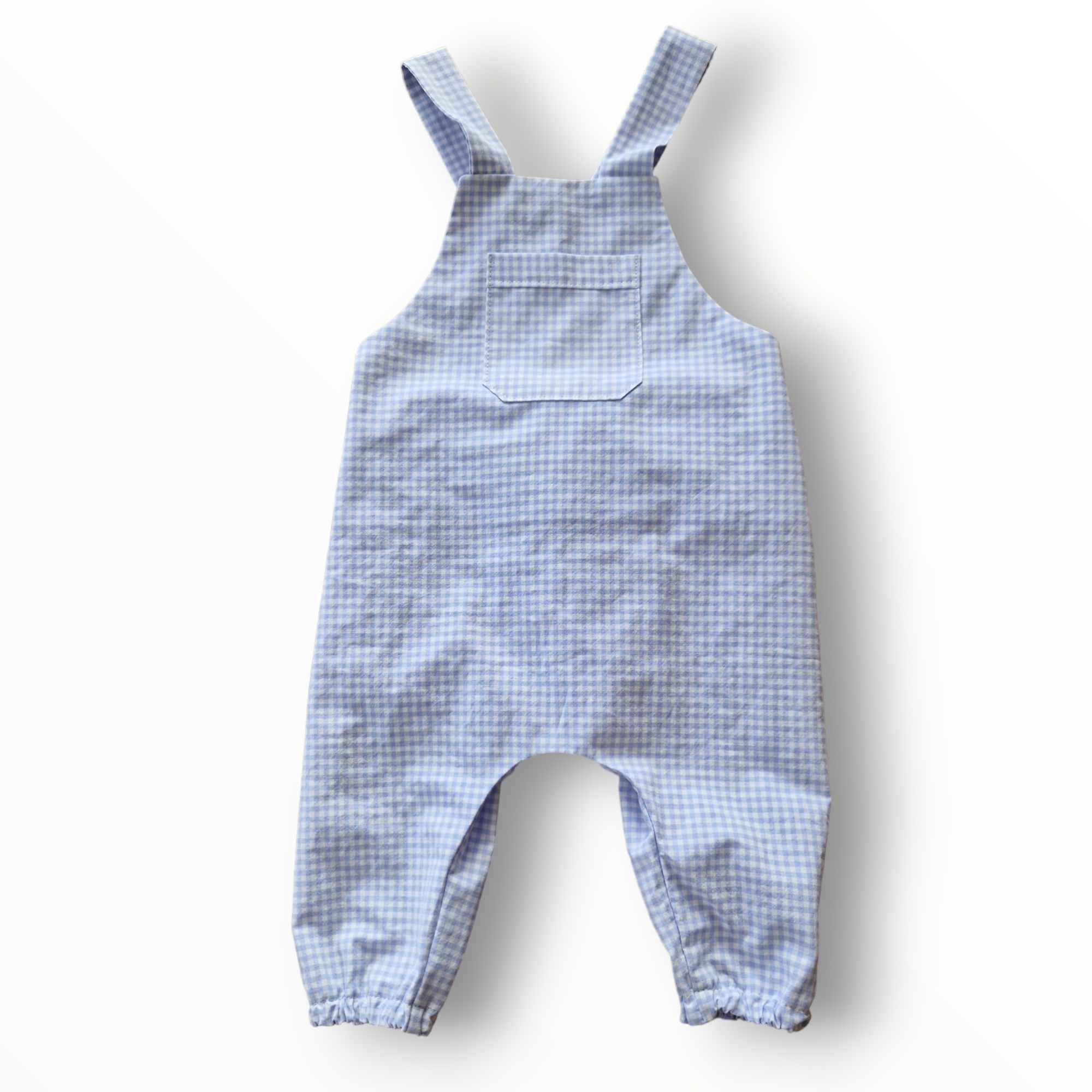 Eine Krabbelhose aus einem Bettanzug gefertigt. Upcycling