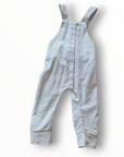 Upcycling-Krabbelhose aus einem Herrenhemd genäht. 